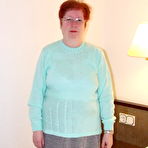 Pic of This mature slut loves to get naked and wet