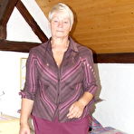 Pic of This mature slut loves to play dirty games