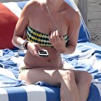 Pic of Katy Perry poolside in bikini with friends in Miami