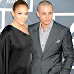 Pic of Jennifer Lopez exposed her right leg at Grammy