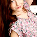 Pic of Emily Bloom Posing Nude On All Four - Erotiq Links