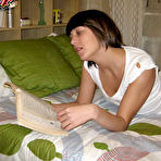 Pic of SELL YOUR GF -//- Guys sell their GFs to strangers like prostitutes!!!