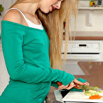 Pic of ALS is All Ladies Shaved - ALS Scan Thumbnail Gallery