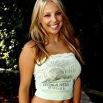 Pic of Sexy vixen Lauren loves to tease with under boob