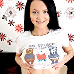 Pic of She offers her round ass for sodomizing