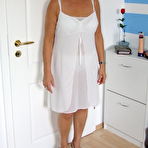 Pic of Hairy amateur housewife playing with her toy