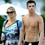 Pic of Paris Hilton sexy swimsuit out of the pool