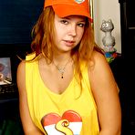 Pic of Young Busty: Carolina - Age: 18 - Cupsize: D