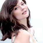 Pic of Lisa Kate lets her soft and inviting big boobs hang loose