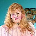 Pic of Cleavage Kittens