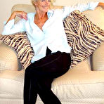 Pic of MILF Kiss - greatest milf porn collection !
