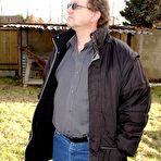 Pic of dumb ass teen gets fucked by her uncle