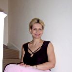 Pic of Slutty wife spreads on the stairs | MATURE XXX PICS