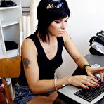 Pic of YOUNG COURTESANS -//- Young college girls sleep with strangers for cash!