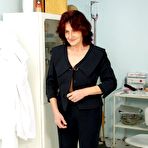 Pic of Linkda mature fetish pussy gaping speculum doctor