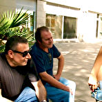 Pic of Carla Cruz shows her amazing ass on the street - Cumlouder.com