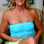 Pic of MILF Kiss - greatest milf porn collection !