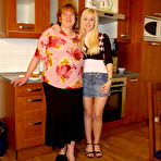 Pic of This big mature woman loves to eat fresh young pussy