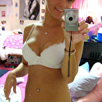 Pic of Sex girlfriend pics :: Naked babe fingering her twat 