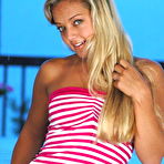 Pic of Hot Blonde Teen Girl