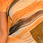 Pic of Real indian houswives stripping their clothes off @ desipapa.com