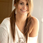 Pic of Hailey Leigh - pretty brunette girl!