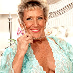 Pic of 40SomethingMag.com - Sandra Ann - Breaking the 70something Barrier!