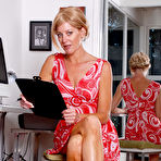 Pic of AllOver30.com - Introducing 42 year old Liz