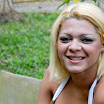 Pic of Tempting T-girl posing naked outdoors