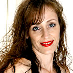Pic of AllOver30.com - Introducing 42 year old Sydney S