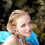 Pic of Wet Blonde Shows Sexy Ass