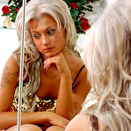 Pic of LadiesKissLadies :: Cornelia&Dinah cute lesbians kissing