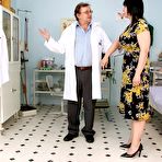 Pic of Old Zora breasts and midle aged experienced minge gyno checkup