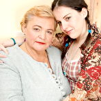 Pic of showing this young pussy how it is done