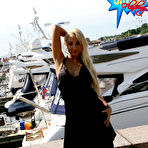 Pic of CutiesFlashing - free flashing/public photo galleries