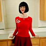 Pic of  Leggy stocking girls in full fashioned stockings