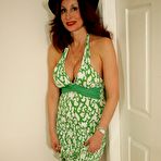 Pic of  Leggy stocking girls in full fashioned stockings