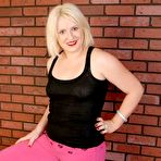 Pic of Chubby Loving - Nice Fat Blonde Strips In The Gym