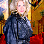 Pic of AllOver30.com - Introducing 46 year old Leah