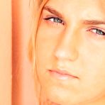 Pic of Hot Ass Blonde Model Shows Shaved Lovebox