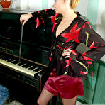 Pic of StraponPower :: Alice&Harry kinky loser straponfucked