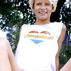 Pic of Club seventeen blonde amateur showing her tight body in the bushes