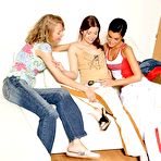 Pic of Похотливые сучки >> порно фото на ШпилиВили