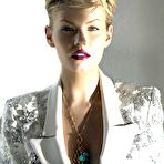 Pic of Elisha Cuthbert