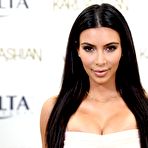 Pic of Kim Kardashian shows legs and cleavage