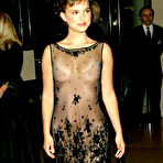 Pic of Natalie Portman Kissing A Hot Babe