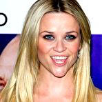 Pic of Reese Witherspoon posing for paparazzi at How Do You Know premiere
