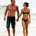 Pic of AnnaLynne McCord in black bikini on a beach in Sydney