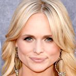 Pic of Miranda Lambert sexy cleavage at Country Music Awards