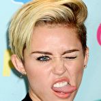 Pic of Miley Cyrus shows her long sexy legs